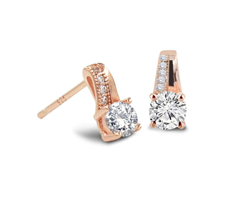 Auroses Four-Prong Stud Earrings