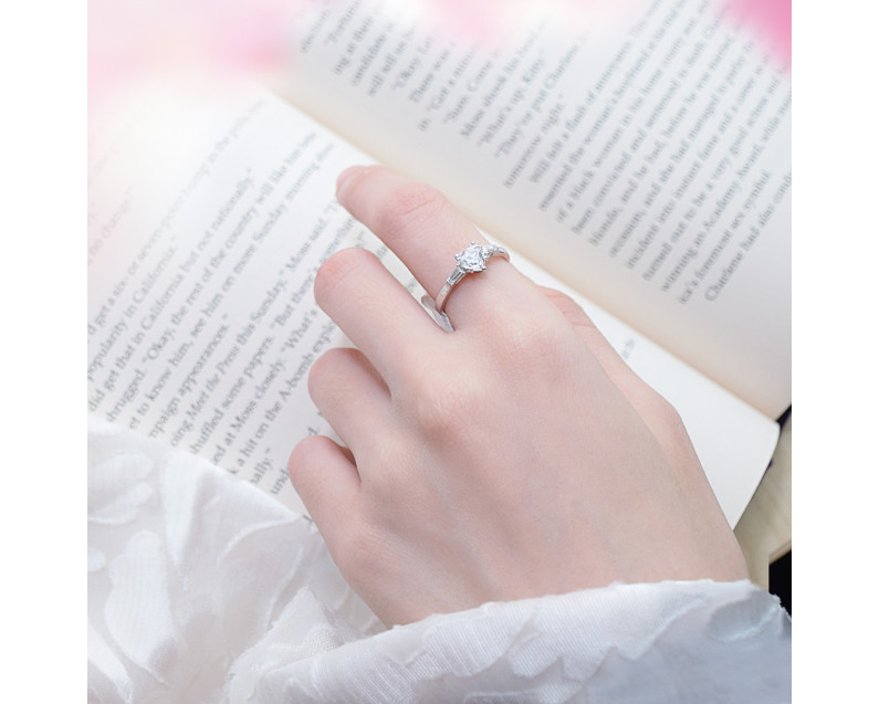 Auroses Only Heart Solitaire Ring